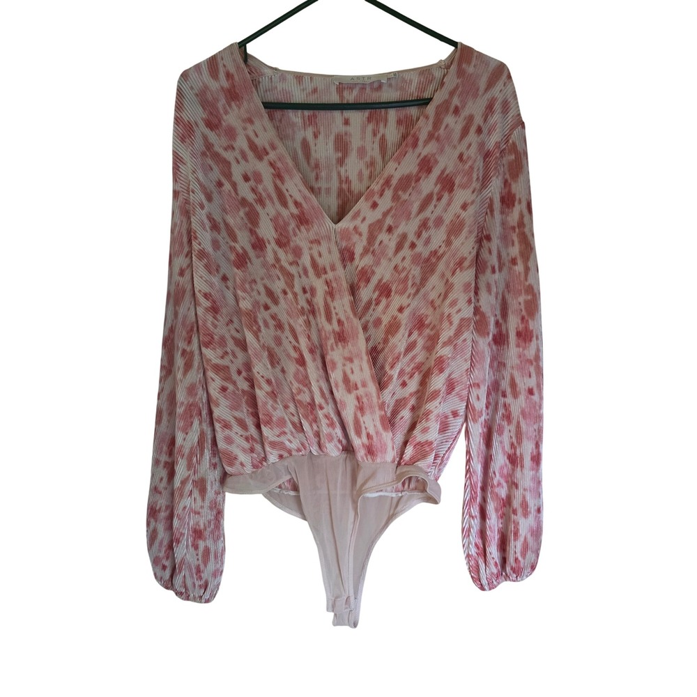 ASTR the Label Pink‎ Abstract Pleated Surplice Bodysuit Large Womens